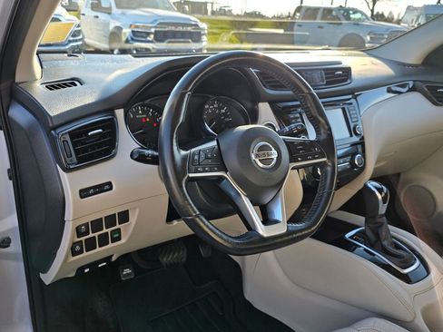 Used 2018 Nissan Rogue Sport SL image 11