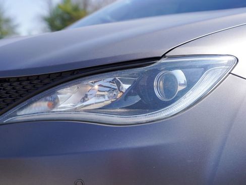 Used 2017 Chrysler Pacifica Touring-L Plus w/ Advanced Safetytec Group image 3