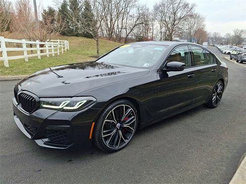 Used 2023 BMW M550i xDrive w/ Dynamic Handling Package image 3