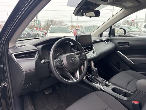 Used 2023 Toyota Corolla Cross LE image 11