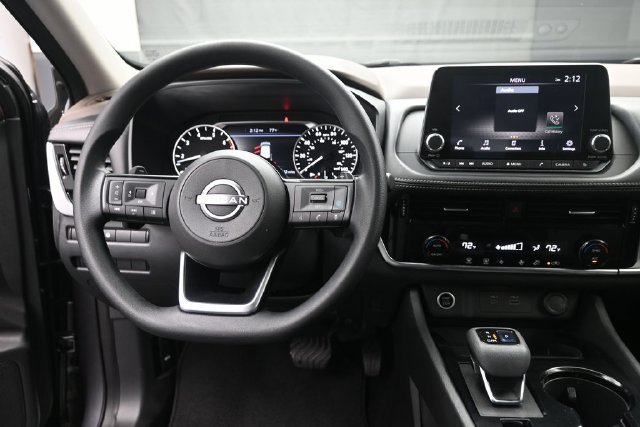 Used 2022 Nissan Rogue SV FWD image 9