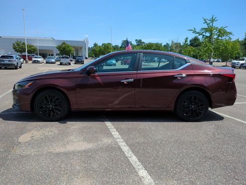 Used 2025 Nissan Altima 2.5 SV w/ SV Special Edition Package AWD/4WD image 7
