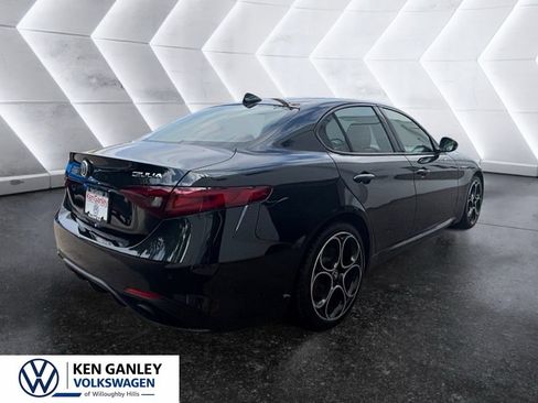 Used 2022 Alfa Romeo Giulia Veloce AWD/4WD image 4