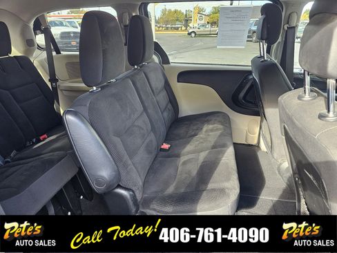 Used 2018 Dodge Grand Caravan SE w/ UConnect Hands-Free Group image 15