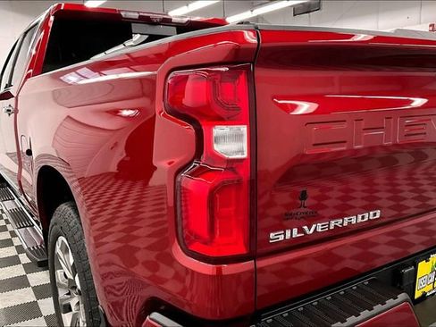 Used 2023 Chevrolet Silverado 1500 High Country w/ Technology Package AWD/4WD image 36