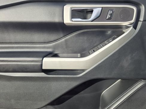Used 2021 Ford Explorer XLT image 21