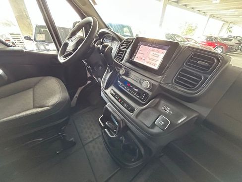 Used 2025 RAM ProMaster 2500 w/ Convenience Group image 26