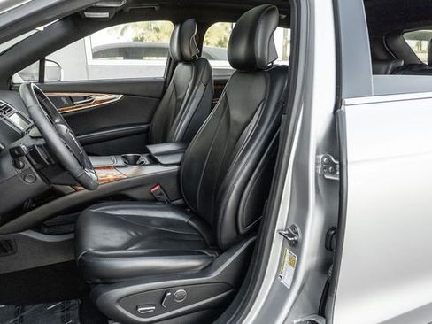 Used 2019 Lincoln Nautilus Reserve image 12