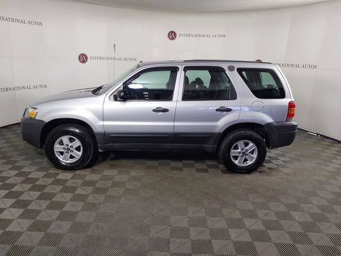 Used 2005 Ford Escape XLS FWD image 7