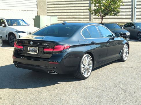 Used 2023 BMW 530i w/ Premium Package image 10