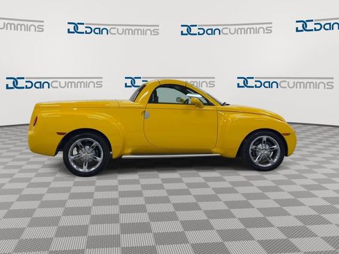Used 2004 Chevrolet SSR w/ Preferred Equipment Group RWD image 9