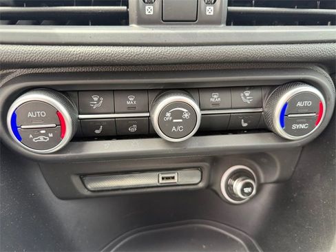 Used 2022 Alfa Romeo Giulia Veloce image 20