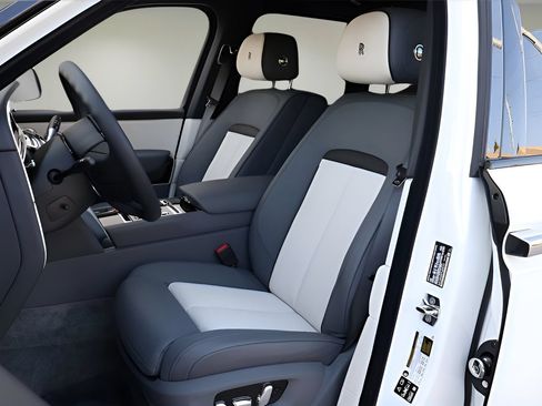 New 2026 Rolls-Royce Cullinan AWD/4WD image 15