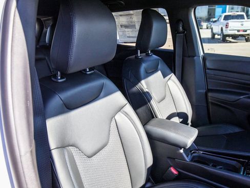 New 2026 Jeep Compass Latitude AWD/4WD image 31