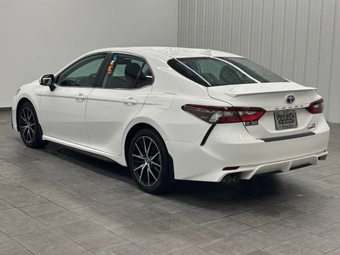 Used 2022 Toyota Camry SE FWD image 5