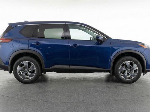 Used 2025 Nissan Rogue SV image 11