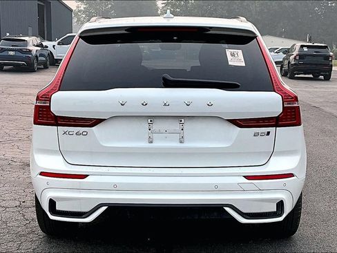 Used 2025 Volvo XC60 B5 Plus AWD/4WD image 8