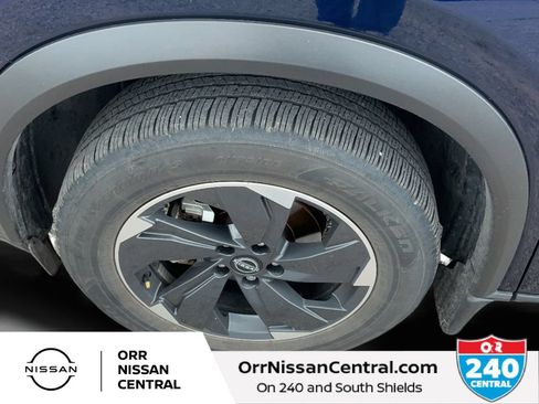 Used 2025 Nissan Rogue SV w/ SV Premium Package FWD image 9
