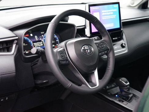 Used 2026 Toyota Corolla Cross XLE image 14