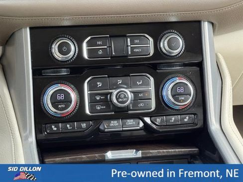 Used 2023 GMC Yukon XL Denali AWD/4WD image 12