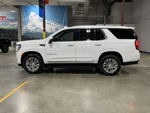 Used 2023 GMC Yukon Denali image 2