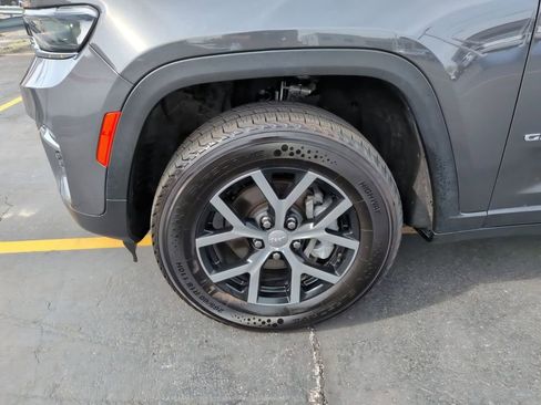 Used 2024 Jeep Grand Cherokee Limited AWD/4WD image 12