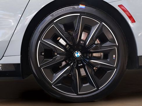 Used 2023 BMW i7 xDrive60 AWD/4WD image 43