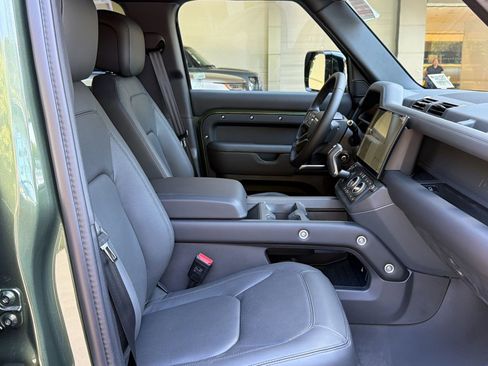 New 2026 Land Rover Defender 130 X-Dynamic SE AWD/4WD image 31
