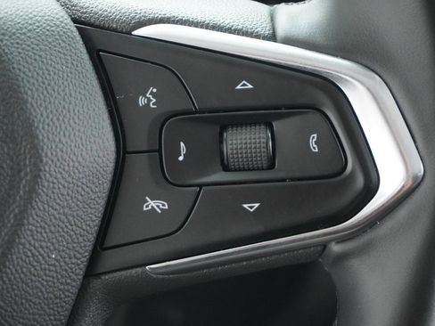 Used 2025 Chevrolet Trax LT w/ Driver Confidence Package image 21