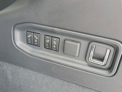 New 2026 Cadillac Vistiq Sport w/ LPO, Floor Liner Package AWD/4WD image 13