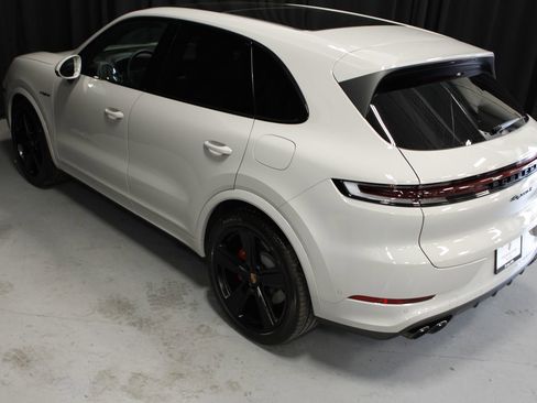 New 2026 Porsche Cayenne S AWD/4WD image 15