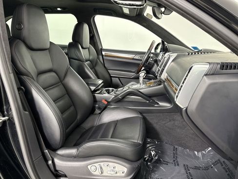 Certified 2015 Porsche Cayenne Turbo AWD/4WD image 24
