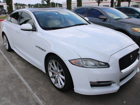 Used 2016 Jaguar XJ R-Sport RWD image 2
