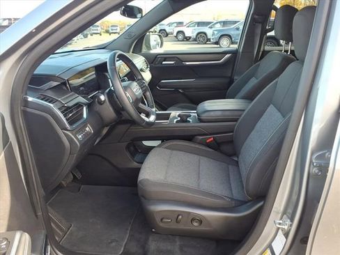 Used 2025 GMC Acadia Elevation image 9