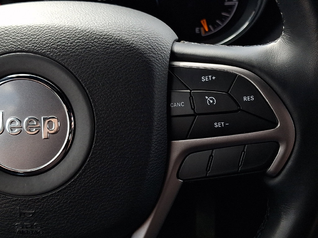 Used 2020 Jeep Grand Cherokee Altitude AWD/4WD image 22