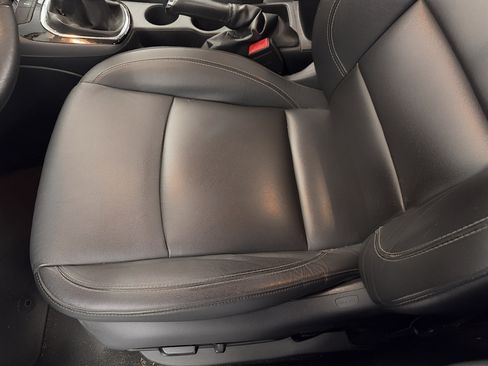Used 2018 Chevrolet Cruze LT w/ Leather Package FWD image 16