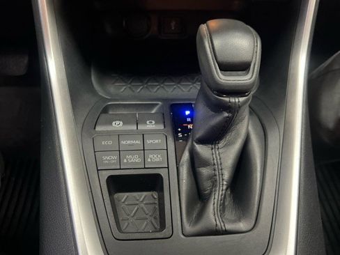Used 2020 Toyota RAV4 LE image 25