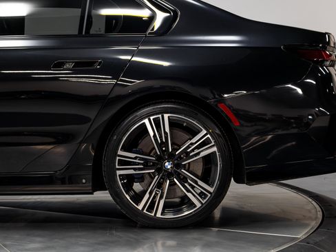 Used 2023 BMW 760i xDrive image 40