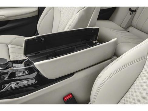 Used 2021 BMW 530e w/ Premium Package RWD image 17