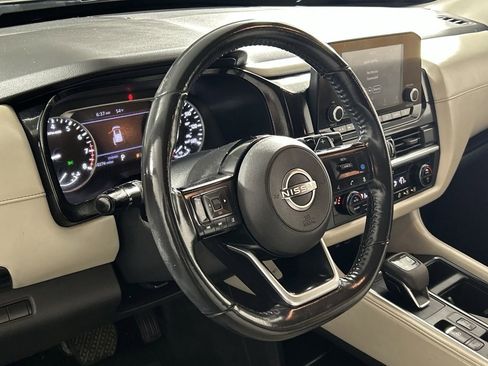 Used 2022 Nissan Pathfinder SV image 14