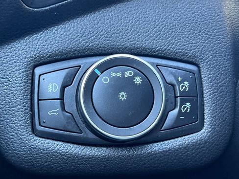 Used 2019 Ford Escape SE image 30