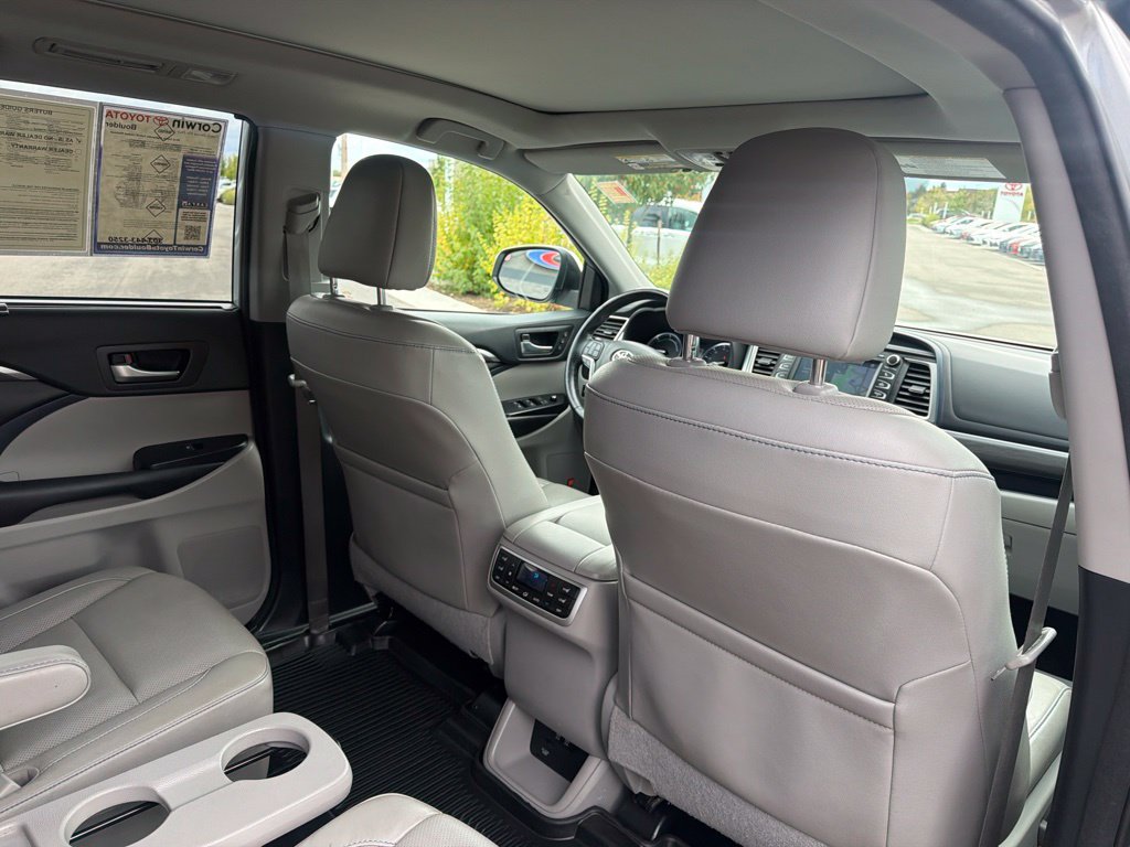 Used 2018 Toyota Highlander Limited Platinum AWD/4WD image 16