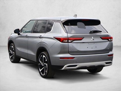 Used 2023 Mitsubishi Outlander SE AWD/4WD image 9
