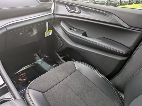 New 2025 Jeep Grand Cherokee Altitude image 15