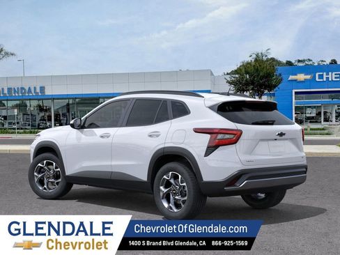 New 2026 Chevrolet Trax LT w/ Driver Confidence Package FWD image 3