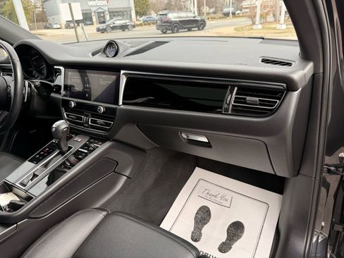 Used 2022 Porsche Macan image 21