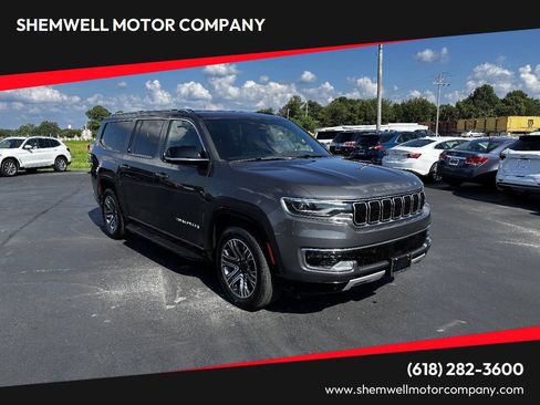 Used 2024 Jeep Wagoneer L Series II w/ Flexible Seating Group RWD image 1