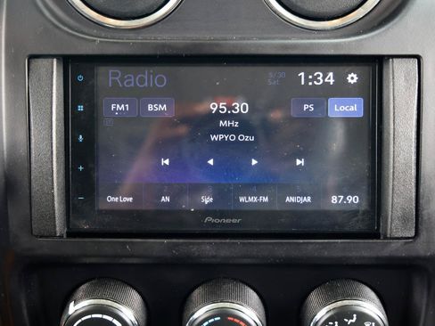 Used 2016 Jeep Patriot Latitude AWD/4WD image 31