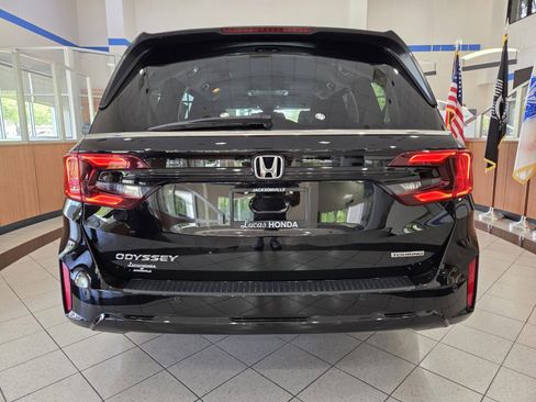 New 2026 Honda Odyssey Touring image 5
