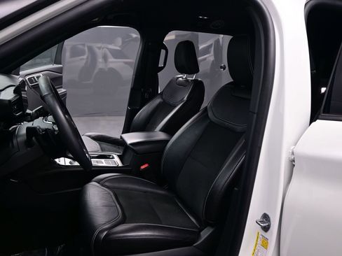 Used 2022 Ford Explorer ST w/ ST Street Pack image 9